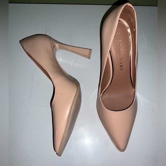 Gianni Bini size 10, tan, pointy, stow heels - Picture 5 of 7